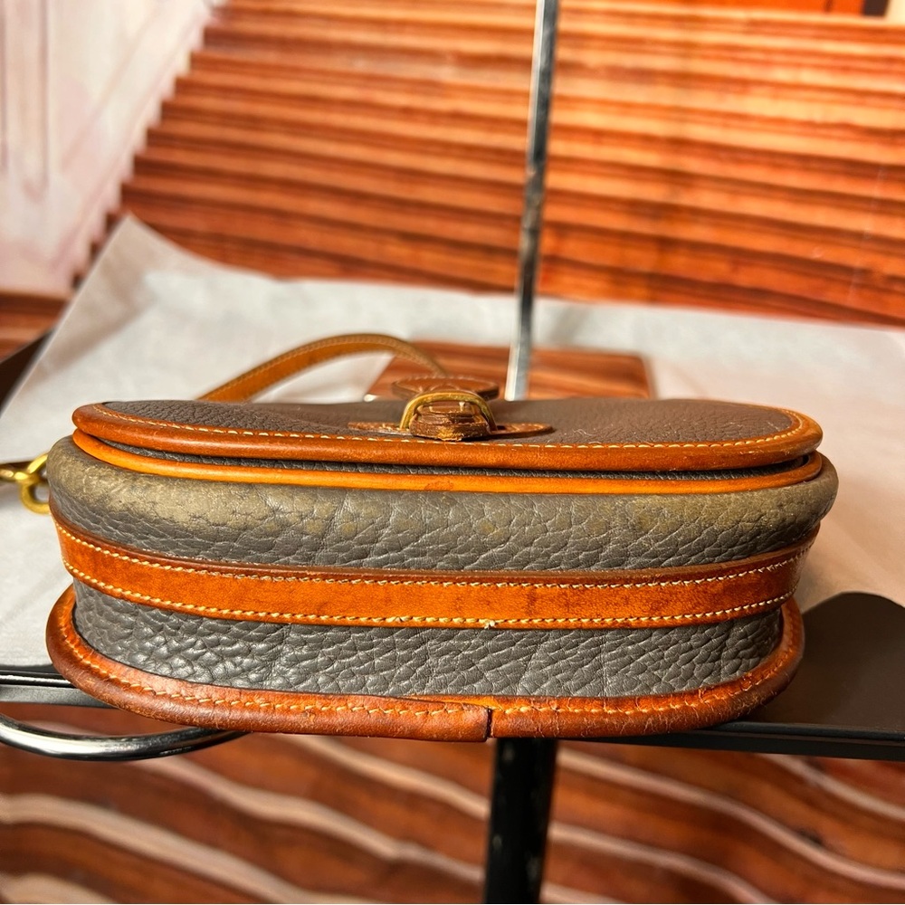 Rare Vintage Dooney & Bourke R51, all weather leather, pebbled, removable straps - Picture 12 of 17